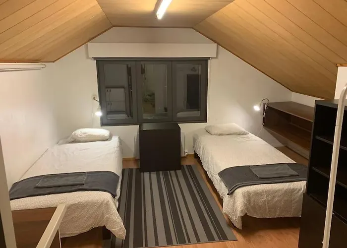 Late, Duplex House For 7 Near Meyer Gate דירה