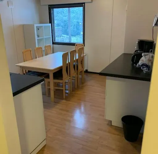 Late, Duplex House For 7 Near Meyer Gate דירה